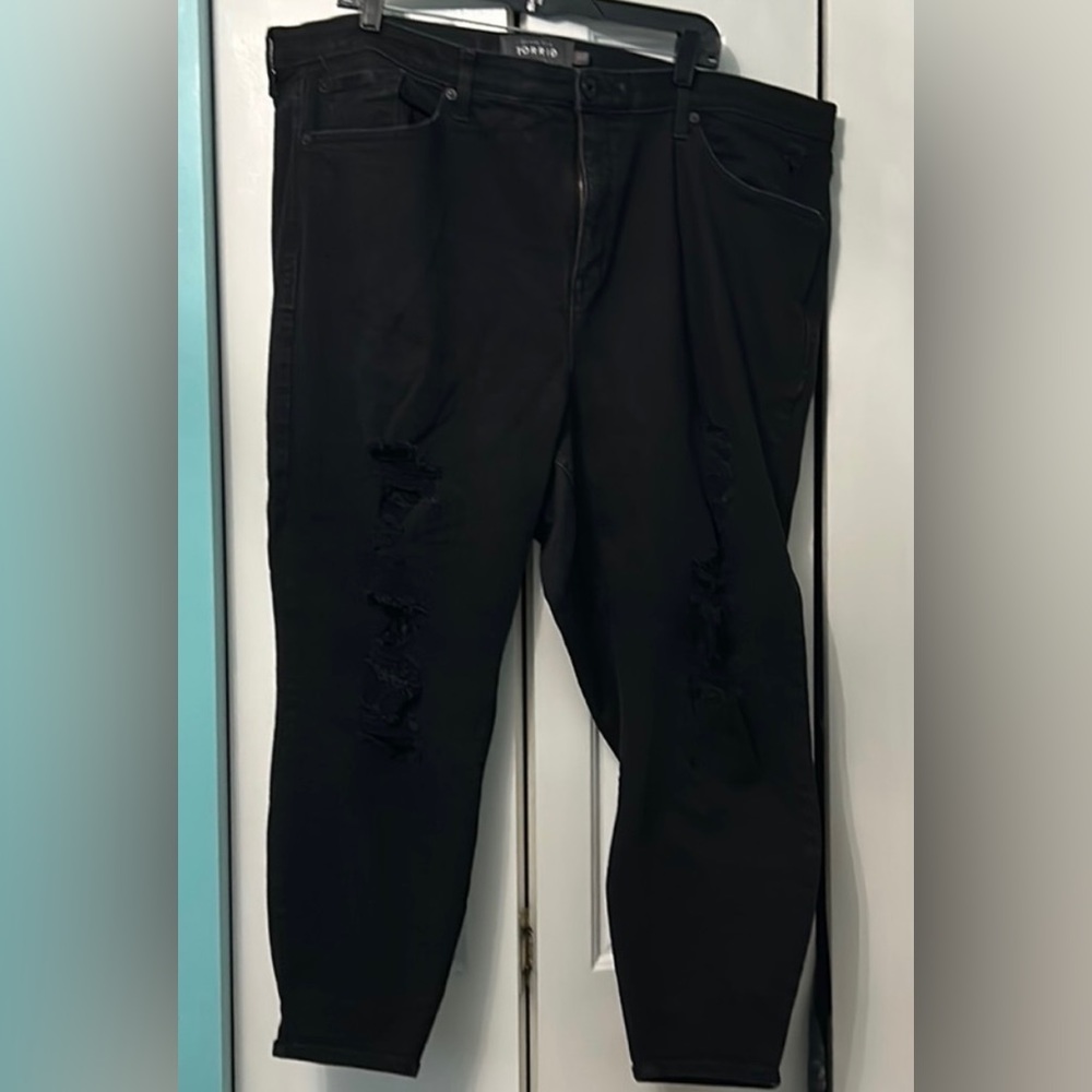 Torrid distressed sky high skinny jeans